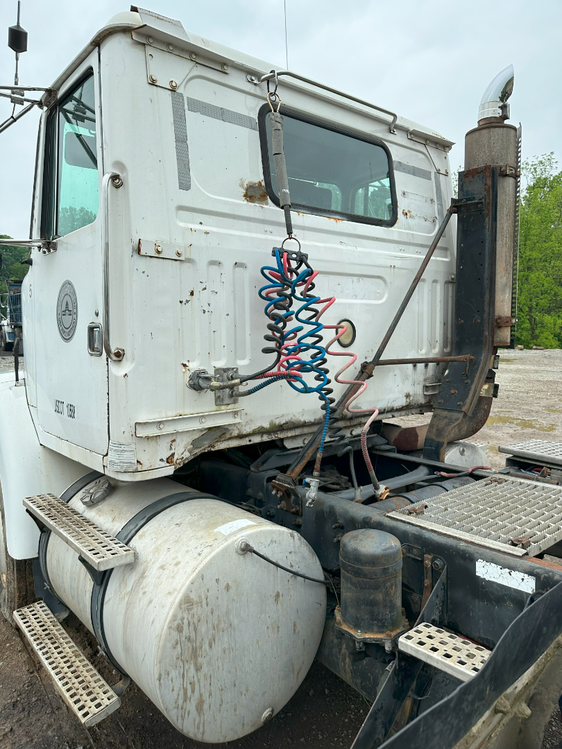 1996 VOLVO WG - Image 20